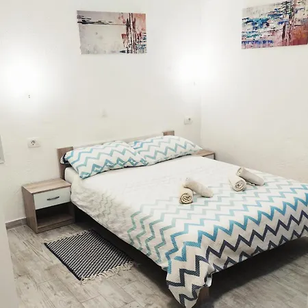 Close To Sandy * ספליט