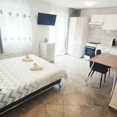 Close To Sandy ספליט