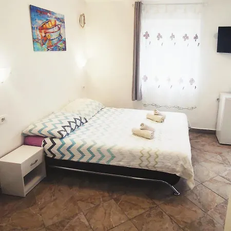 Close To Sandy * Split