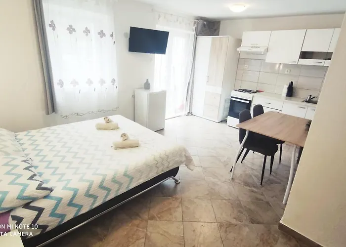 Close To Sandy Split